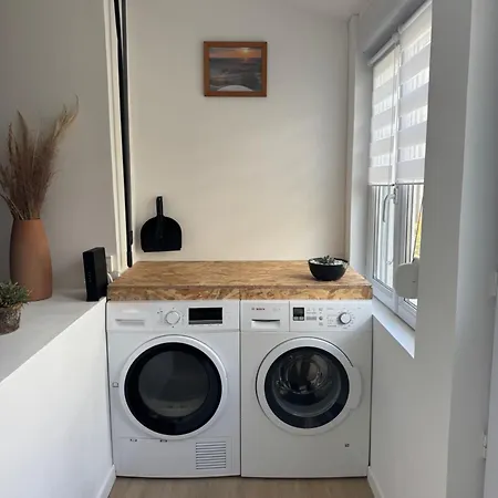 Chez Marie Et Ferry & Shuttle *