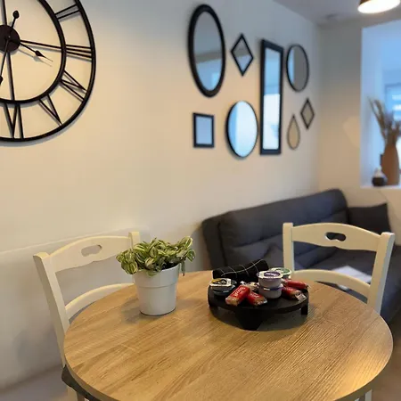 Chez Marie Et Ferry & Shuttle * Calais