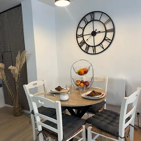 Chez Marie Et Ferry & Shuttle * Calais